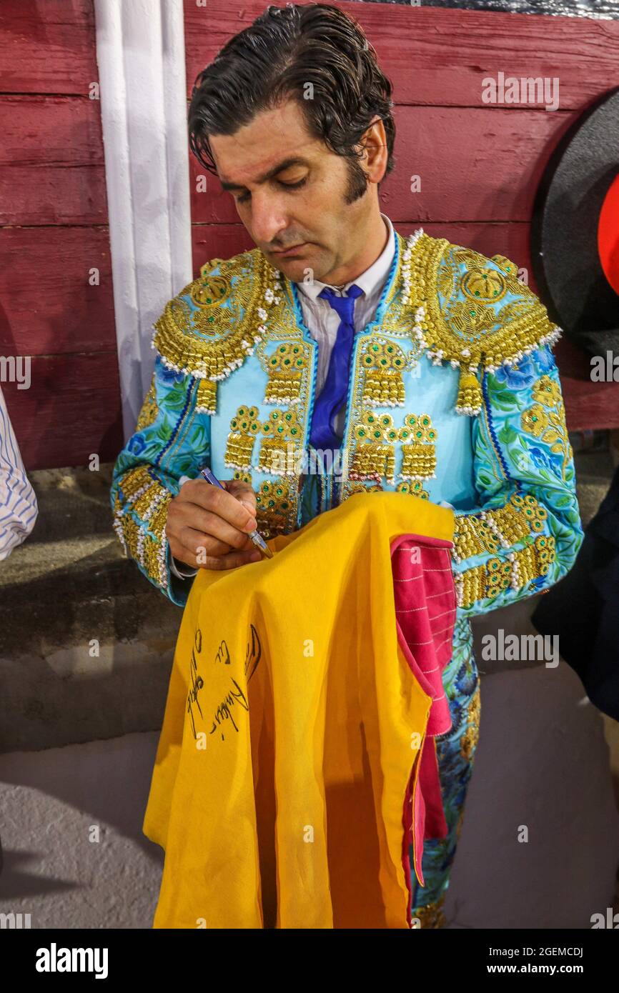 Una foto de Morante cada día - Página 7 Malaga-espana-20th-de-agosto-de-2021-20-de-agosto-de-2021-20-de-agosto-de-2021-malaga-725-dias-despues-de-una-corrida-de-toros-en-malagueta-morante-de-la-puebla-ha-cortado-la-primera-oreja-de-la-feria-de-ma-saga-una-entretenida-corida-picassiana-con-una-espectacular-puesta-en-escena-en-rollo-y-estiramientos-con-filarmonica-y-sopranos-actuando-entre-un-toro-y-otro-en-la-que-el-torero-ha-sido-magnifico-en-la-linea-de-toda-la-temporada-imagen-de-credito-lorenzo-carnero-zuma-press-wire-credito-zuma-press-inc-alamy-live-news-2gemcdj