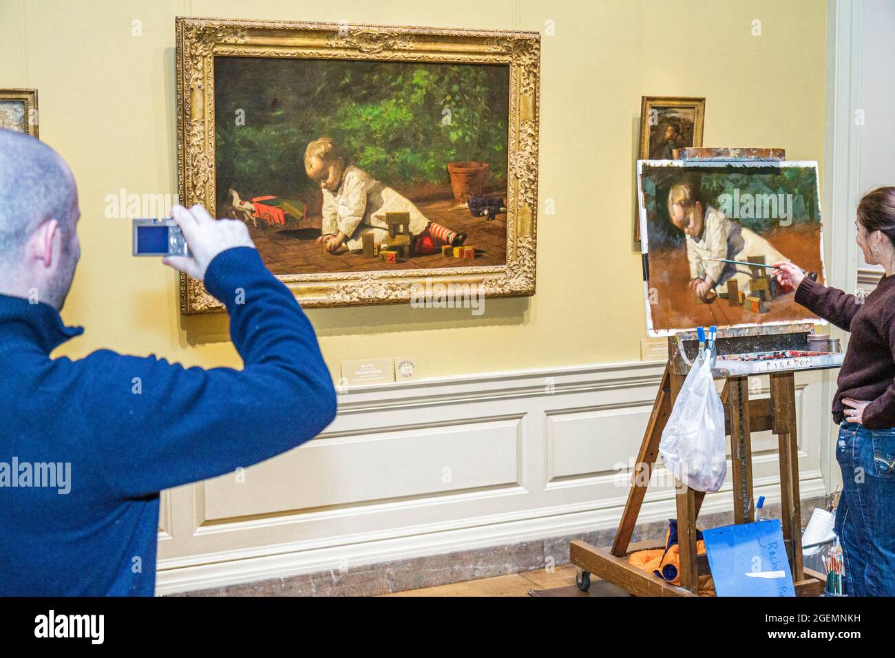 Washington DC, Galería Nacional de Arte, Museo del Edificio Oeste exposición colección artista copista, Thomas Eakins, Baby at Play, hombre tomando foto, Foto de stock