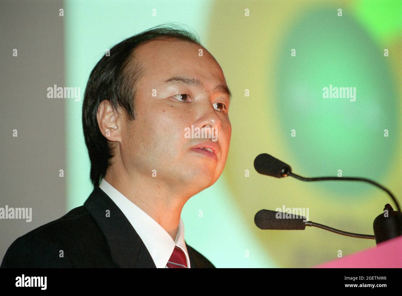 Masayoshi Son，fundador y CEO de SoftBank，en Beijing, China. 2000 Foto de stock