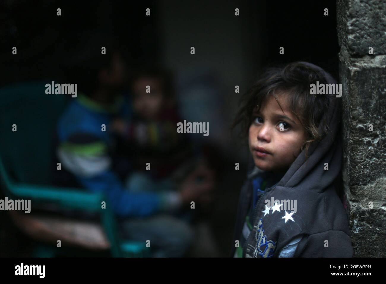 Retrato de un niño palestino. Ciudad de Gaza. Foto de stock