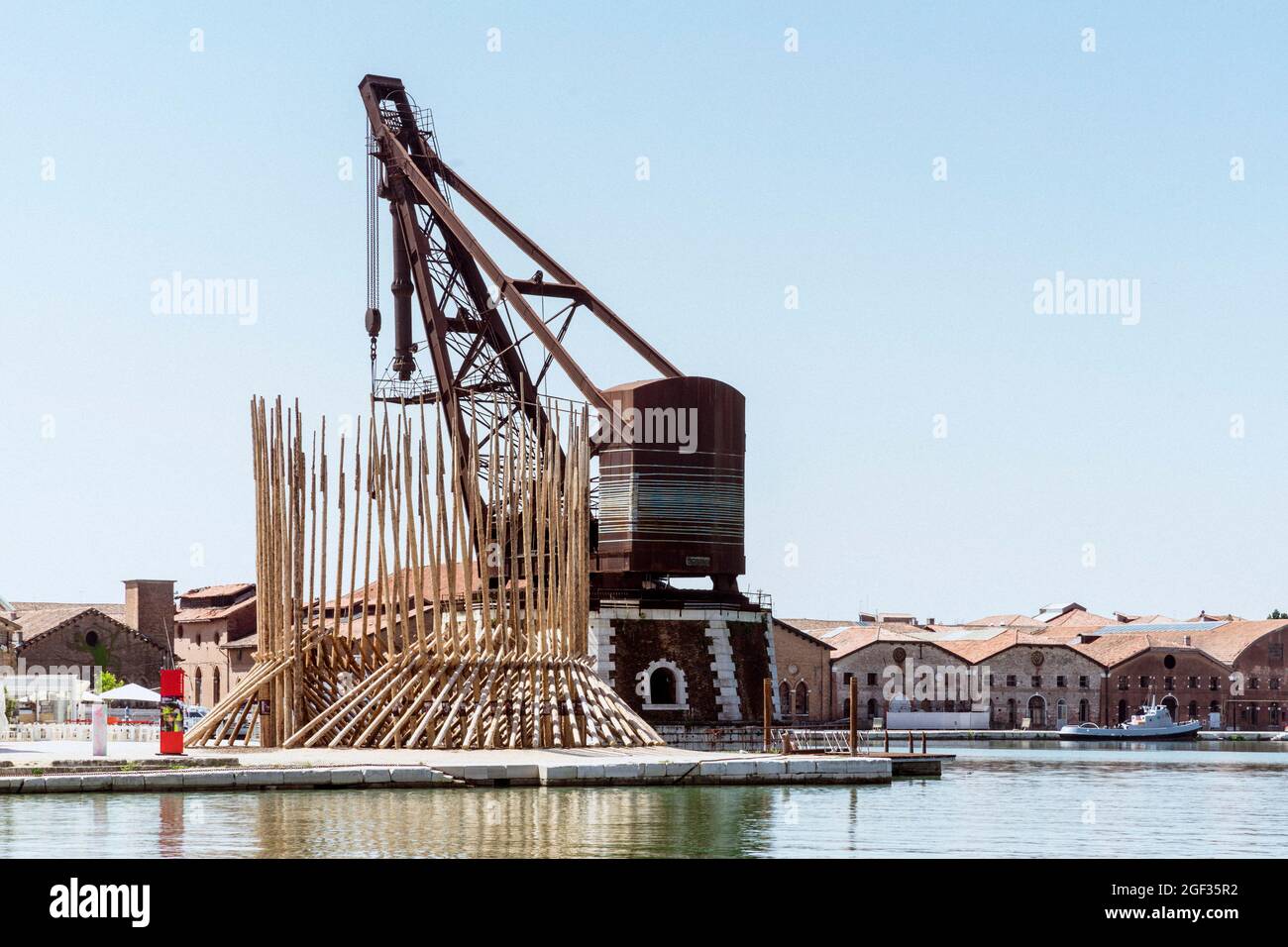 El lugar de celebración de la Bienal de Venecia en el antiguo astillero de Arsenale, tomado en agosto de 2021 Foto de stock