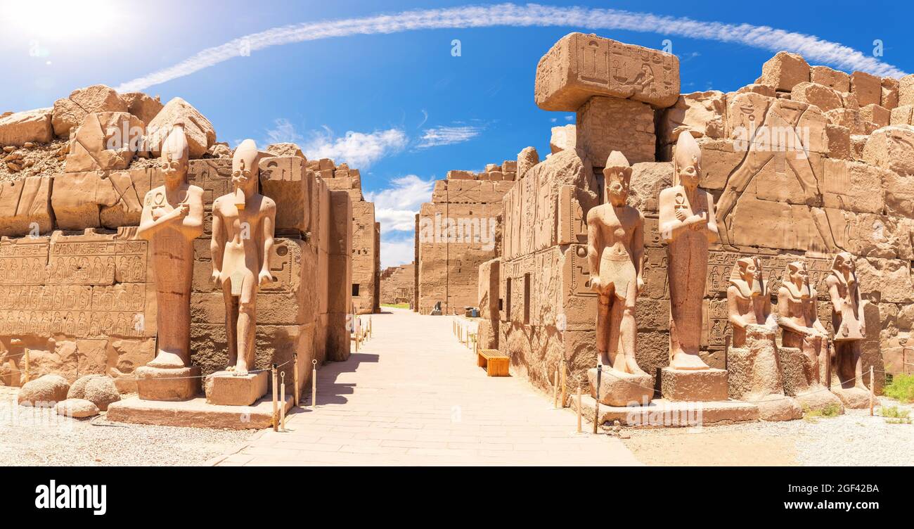 Los pilones del sur del Templo de Karnak, Luxor, Egipto. Foto de stock