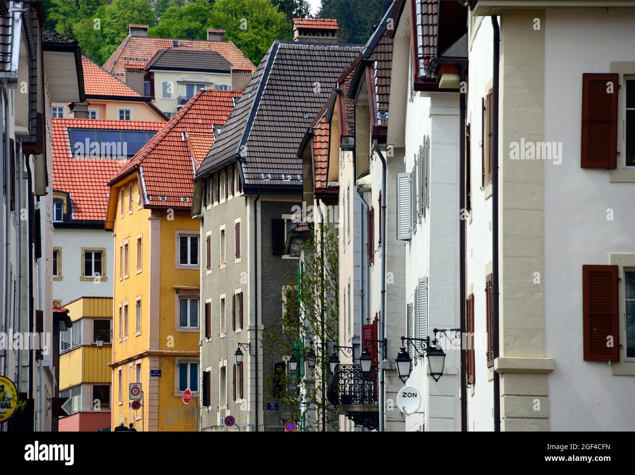 “Watch Valley, escena callejera, centro de la ciudad de La Chaux-de-Fonds, Patrimonio de la Humanidad de la UNESCO, La Chaux-de-Fond en el cantón de Neuchâtel se encuentra en Jura Foto de stock