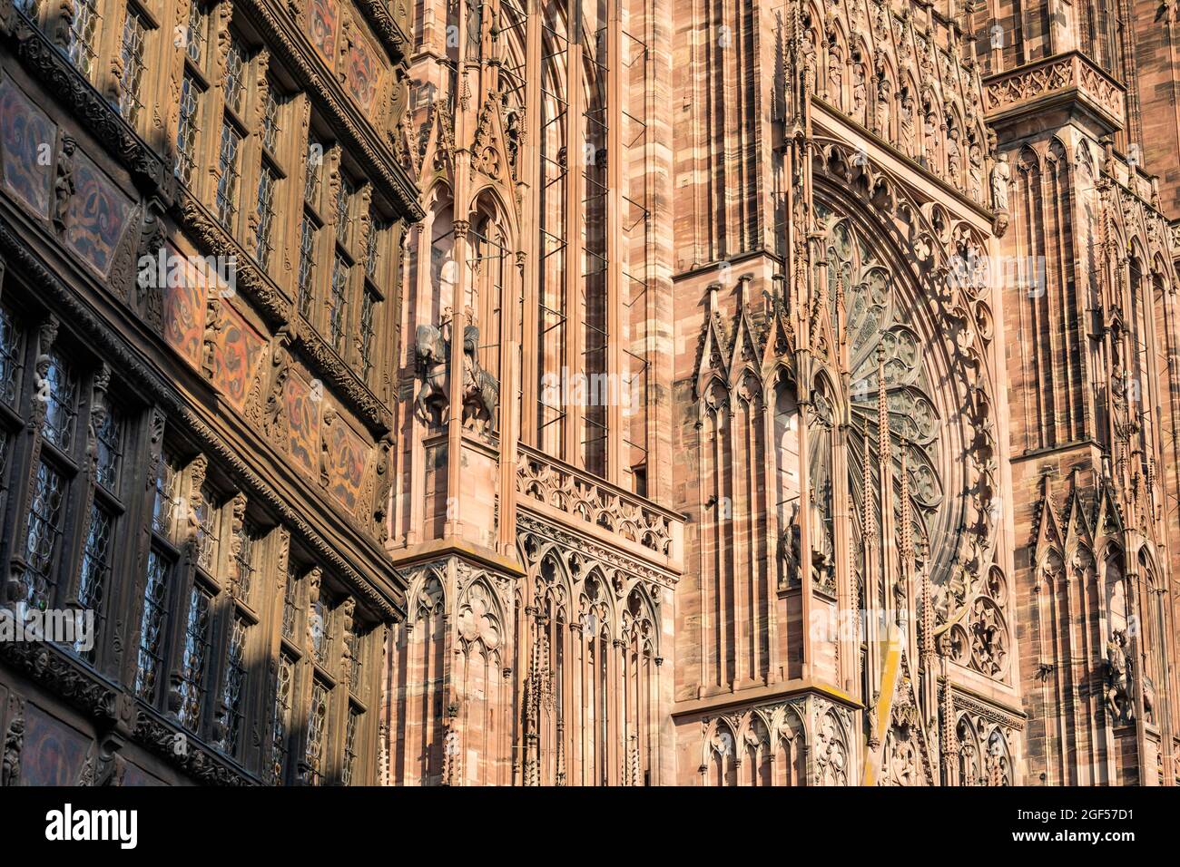 Francia, Bajo Rin, Estrasburgo, Pared exterior de la Catedral de Estrasburgo Foto de stock