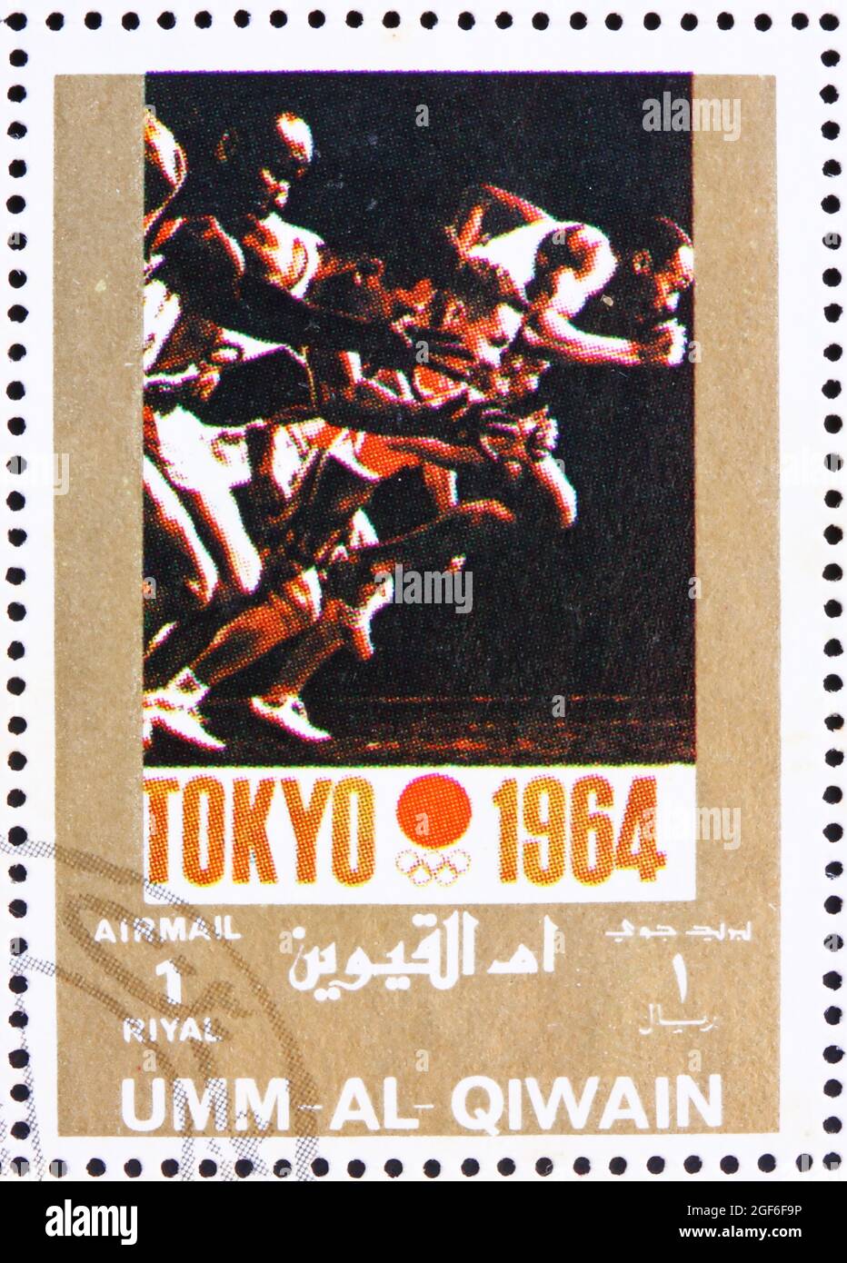 UMM AL-QUWAIN - ALREDEDOR de 1972: Un sello impreso en los espectáculos de Umm al-Quwain Tokio 1964, Japón, Juegos Olímpicos del pasado, alrededor de 1972 Foto de stock