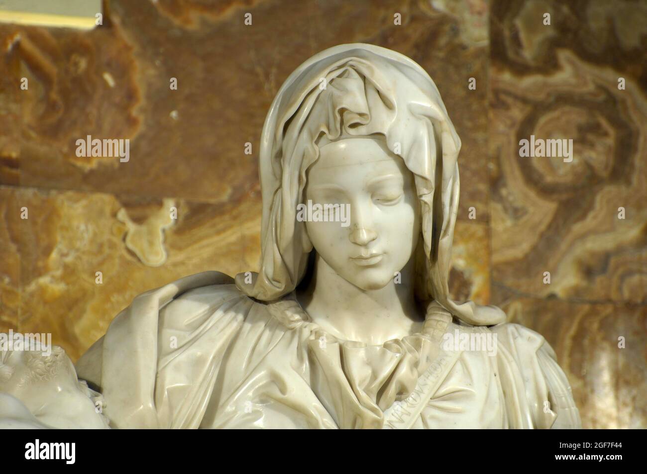 Retrato de María Madre de Dios de Pieta por Miguel Ángel, Basílica de San Pedro, Vaticano Foto de stock