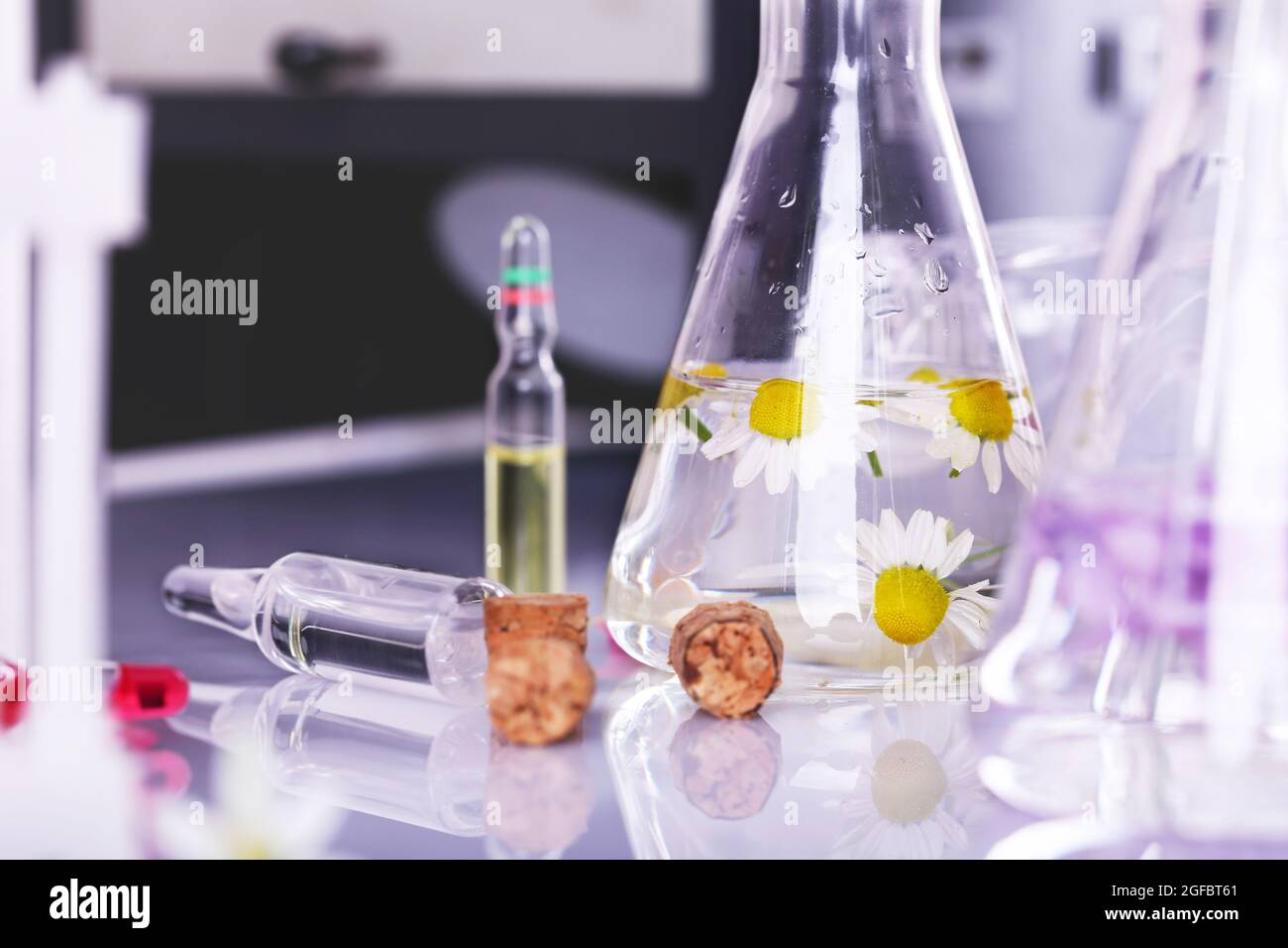 Proceso de elaboración de perfumes Fotografía de stock - Alamy