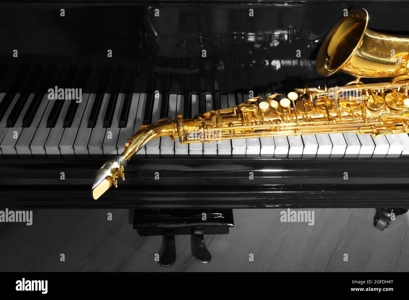 Piano y saxofón, primer plano Fotografía de stock - Alamy