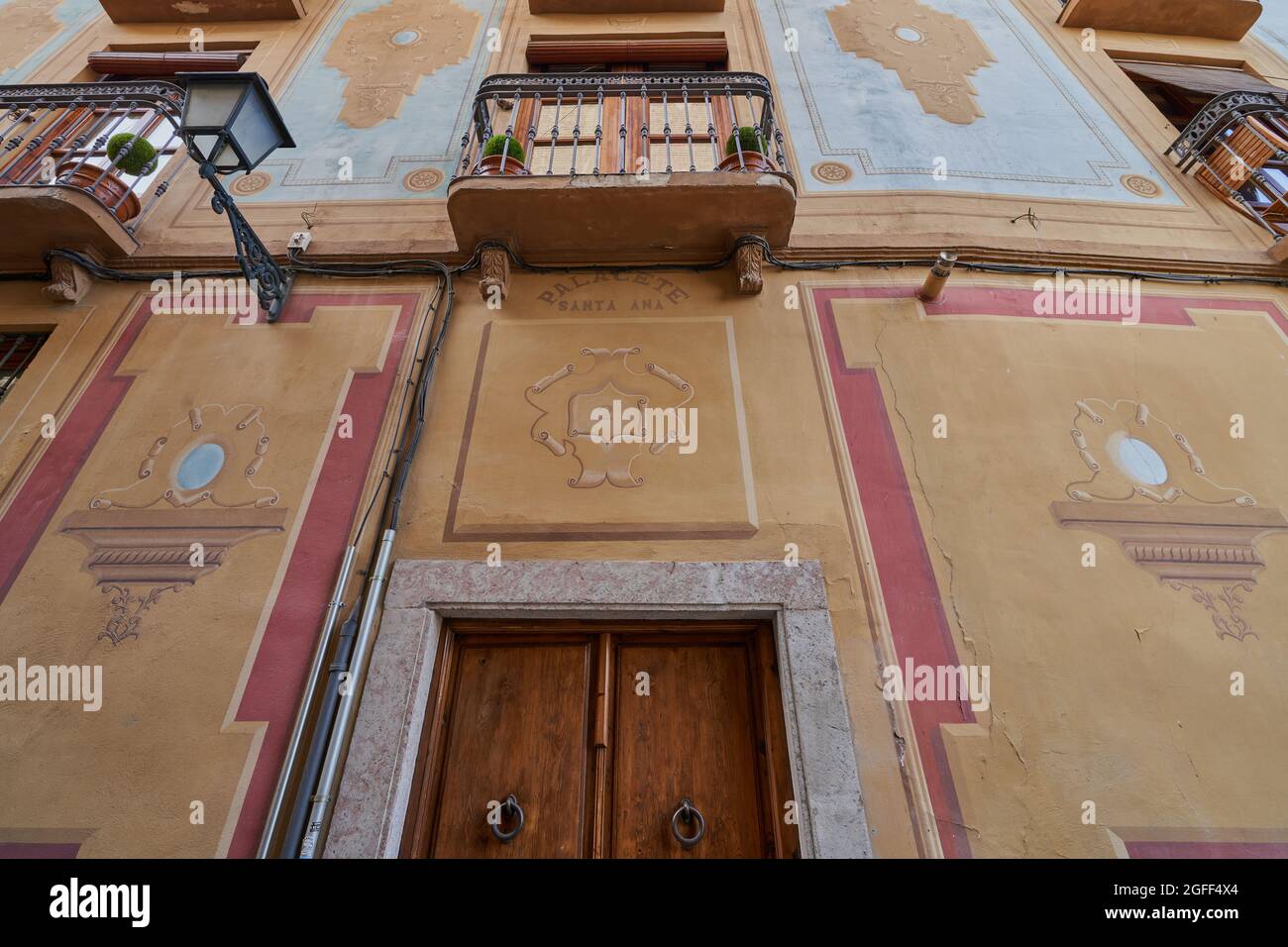 Palacio en Calle Santa Ana de Granada en España Foto de stock