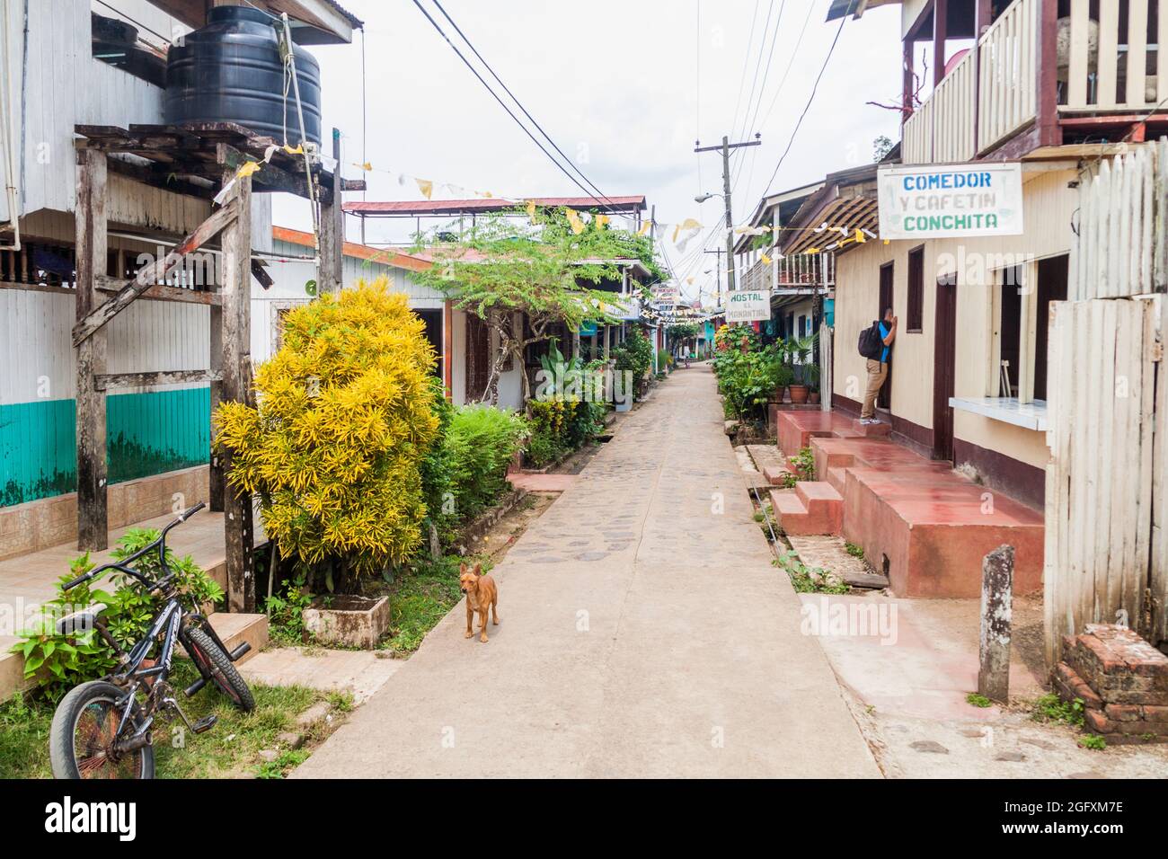 EL CASTILLO, NICARAGUA - 6 DE MAYO de 2016: Calle en el pueblo de El Castillo en el río San Juan, Nicaragua Foto de stock