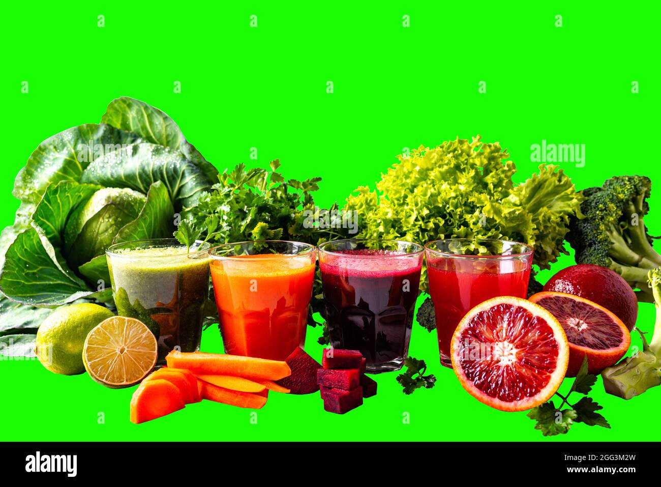 Significado oasis Negociar Diferentes bebidas veganas saludables con frutas y verduras en el fondo  aislado cromákey Fotografía de stock - Alamy