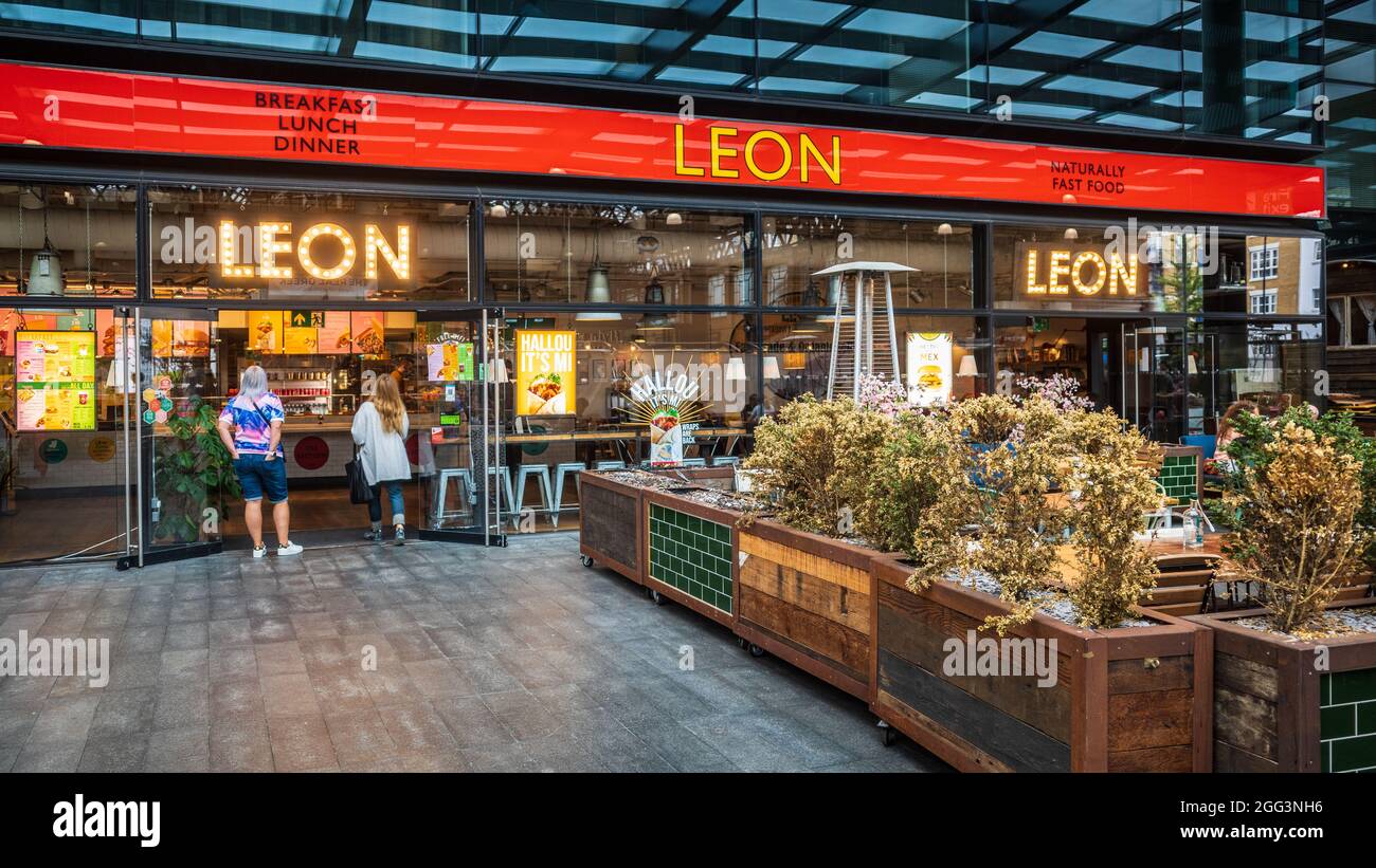 Leon Restaurant London - El restaurante Leon sano y saludable de comida rápida en el desarrollo del mercado Spitalfields de Londres en la ciudad de Londres. Foto de stock