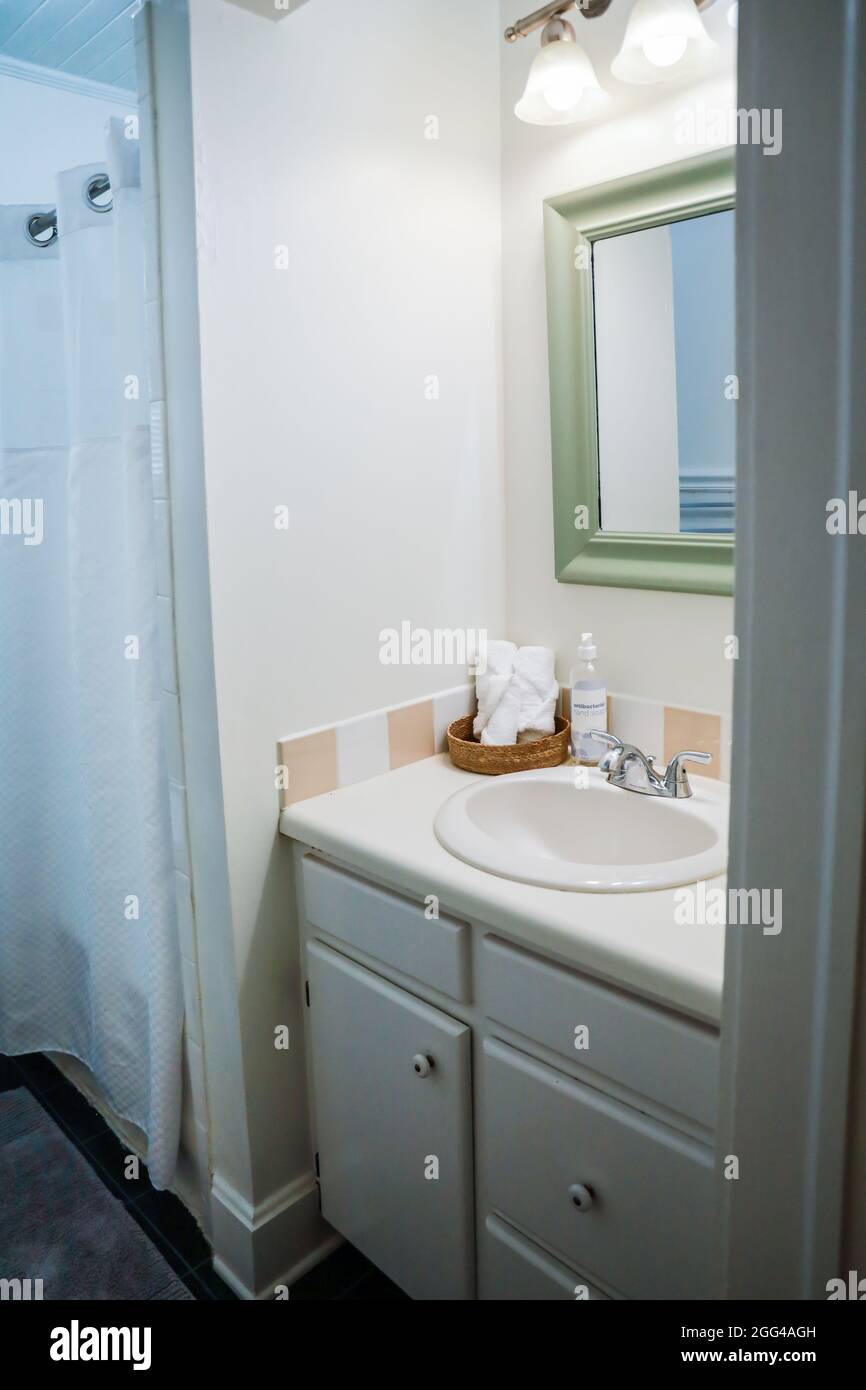 Toalla de mano lavabo fotografías e imágenes de alta resolución - Alamy