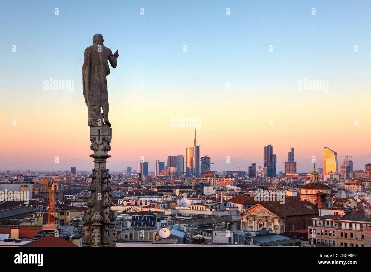 Ciudad de Milán desde el comienzo de la catedral (Duomo), Milán, Italia Foto de stock