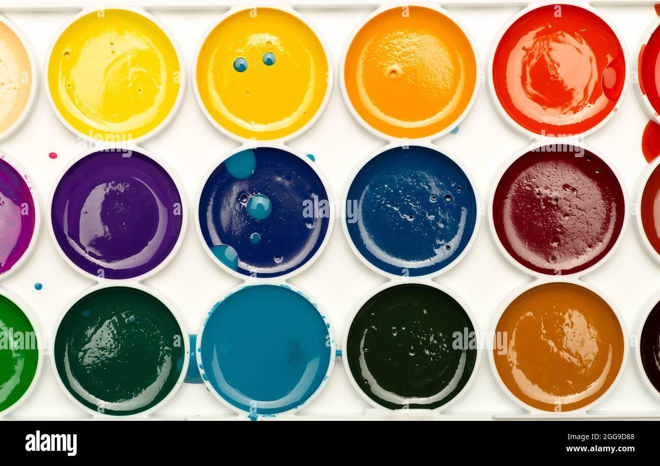 Fondo de pintura acuarela. Pinturas multicolores para pintar. Fotografías  de alta calidad Fotografía de stock - Alamy