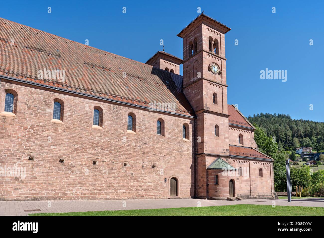 Famosa iglesia monasterio en Baiersbronn Klosterreichenbach en Alemania Foto de stock