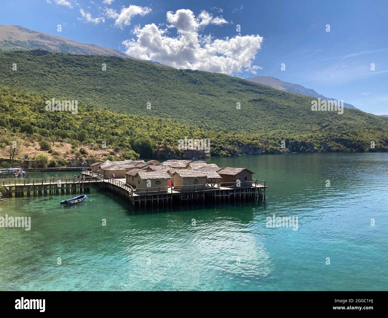 Museo sobre el agua en el lago Ohrid Foto de stock