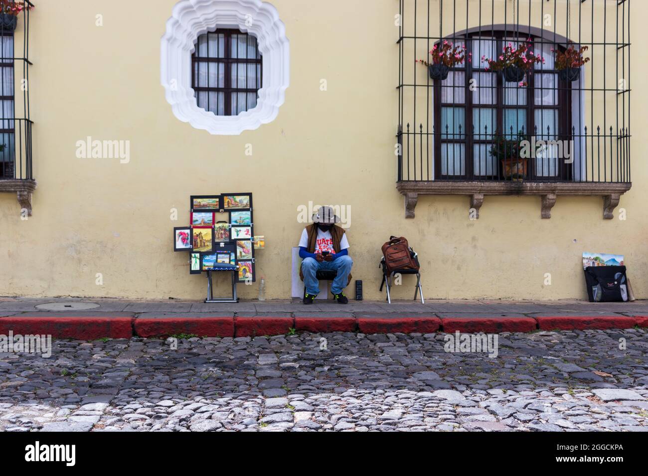 pintor en las calles de antigua guatemala Foto de stock