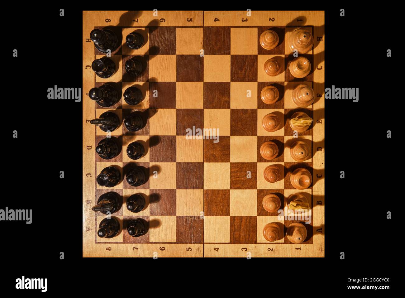 Ajedrez Fischer 960 con colocación aleatoria de piezas en un tablero de  ajedrez, fischerandom o Chess960 Fotografía de stock - Alamy