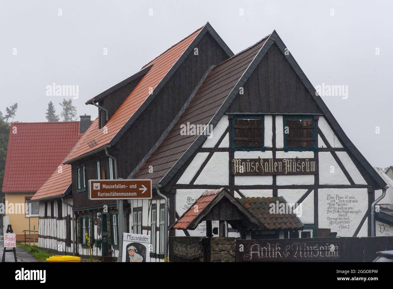 30 de agosto de 2021, Sajonia-Anhalt, Güntersberge: Museo de Trampas y  Curiosidades de Ratón. El museo muestra la colección de la pareja Knepper  que salvó la casa de 300 años de decadencia.