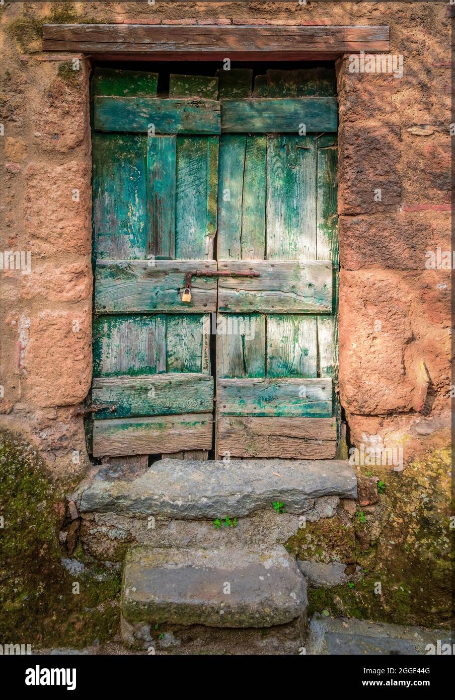 Detalles de la puerta, puertas viejas con detalles, puertas viejas de  madera Fotografía de stock - Alamy
