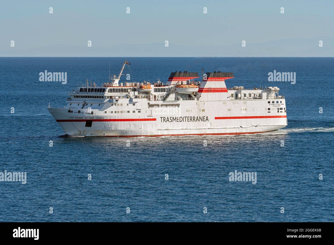 estrés Proverbio canta El ferry de pasajeros Las Palmas de Gran Canaria opera en el Mediterráneo  Occidental para la empresa española Trasmediterranea Fotografía de stock -  Alamy