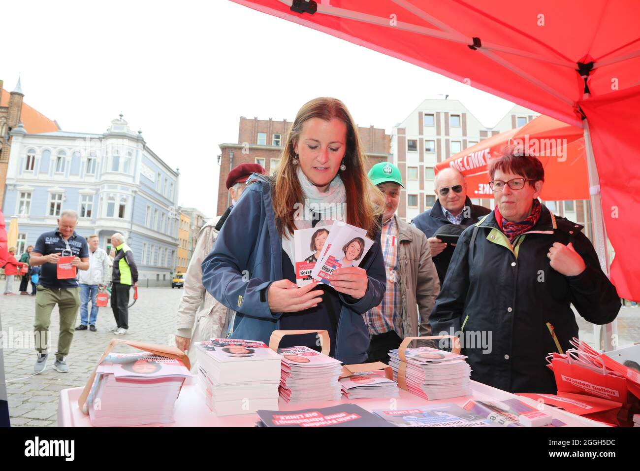 Janine Wissler bei der Städtetour der Partei Die Linke zur Bundestagswahl 2021 mit dem lema 'Sozial gerecht. Ort. VOR. ¡Jetzt!' Auf dem Alten Markt. St Foto de stock