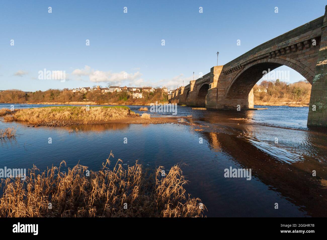 El puente sobre el río Tyne en Corbridge en Northumberland Foto de stock