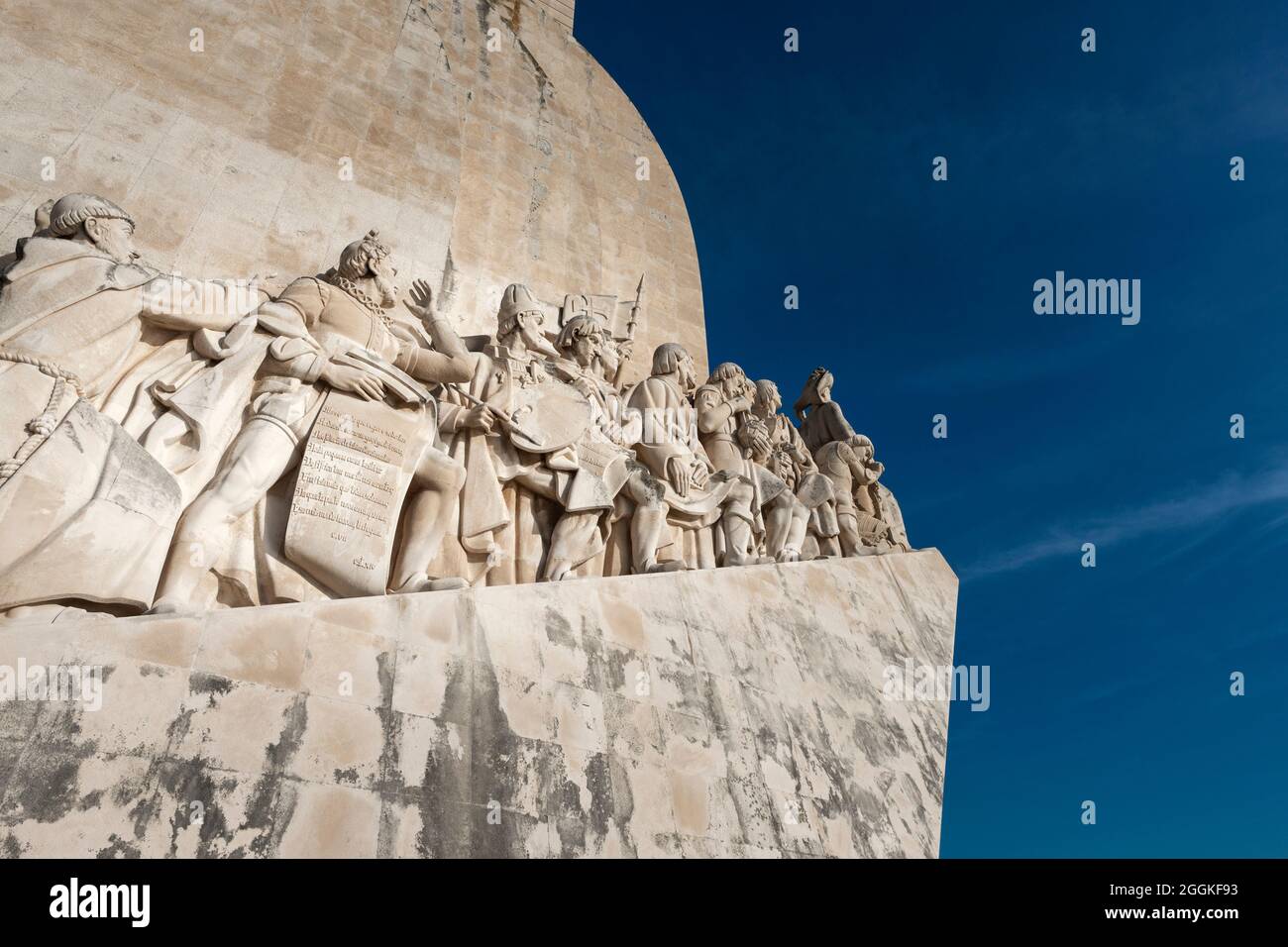 Vista del Monumento a los Descubrimientos (Padrao dos Descobrimentos) en la ciudad de Lisboa, Portugal Foto de stock