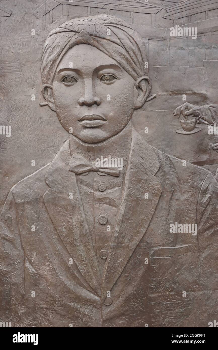 El relieve en las tumbas del complejo Bung Karon en Bitar, Indonesia