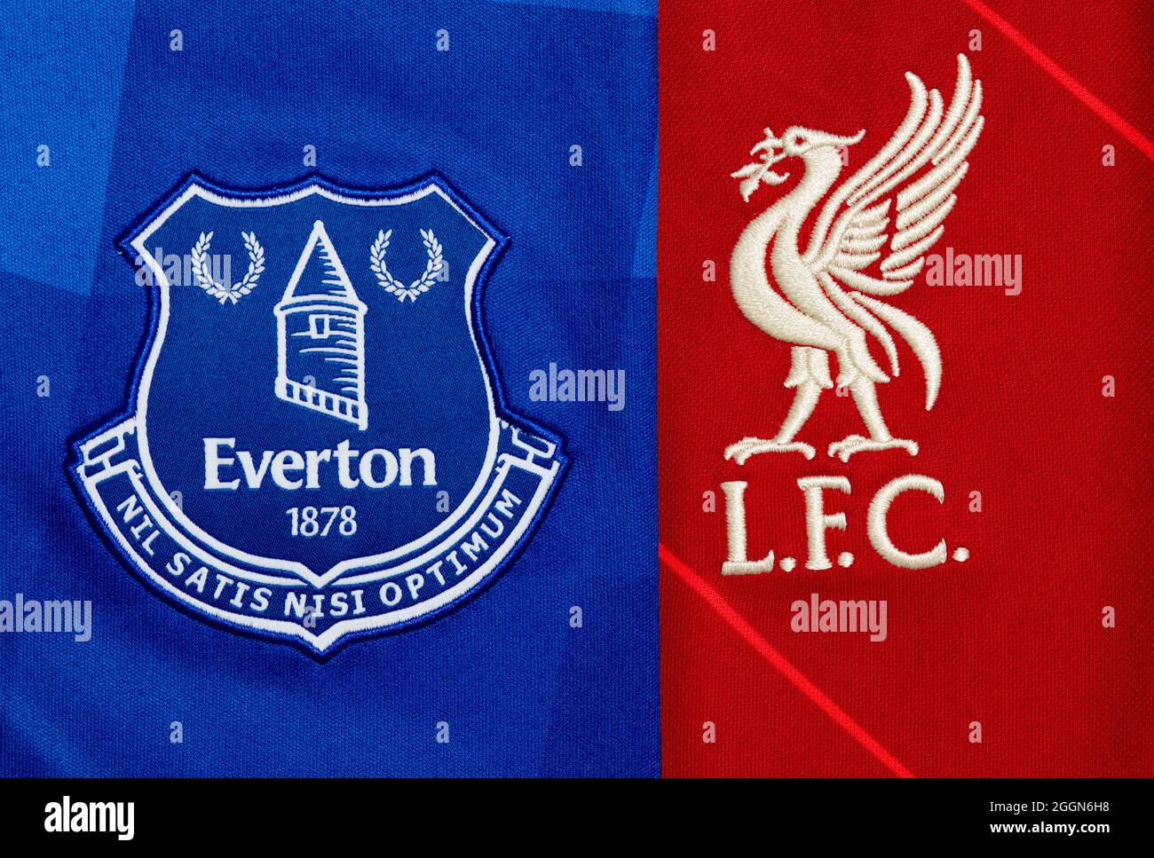 Primer plano de Liverpool y Everton Club Crest Foto de stock