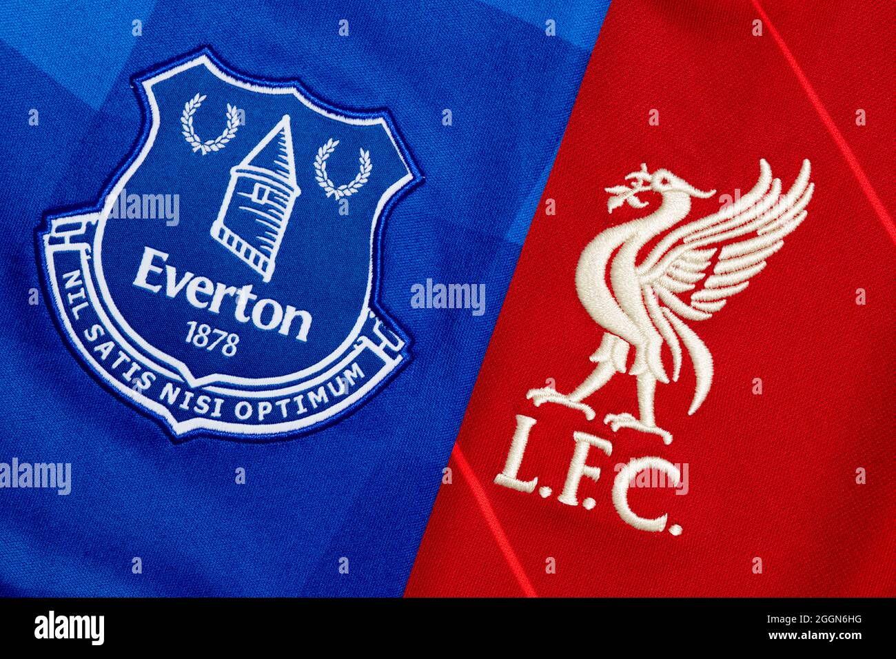 Primer plano de Liverpool y Everton Club Crest Foto de stock