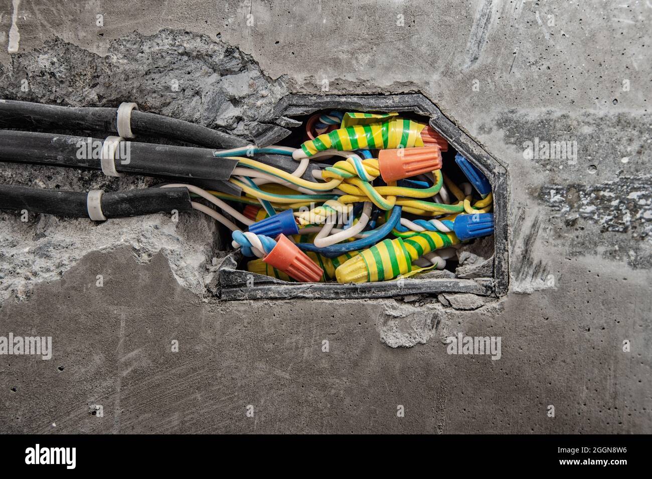 Plastic outlet box fotografías e imágenes de alta resolución - Alamy