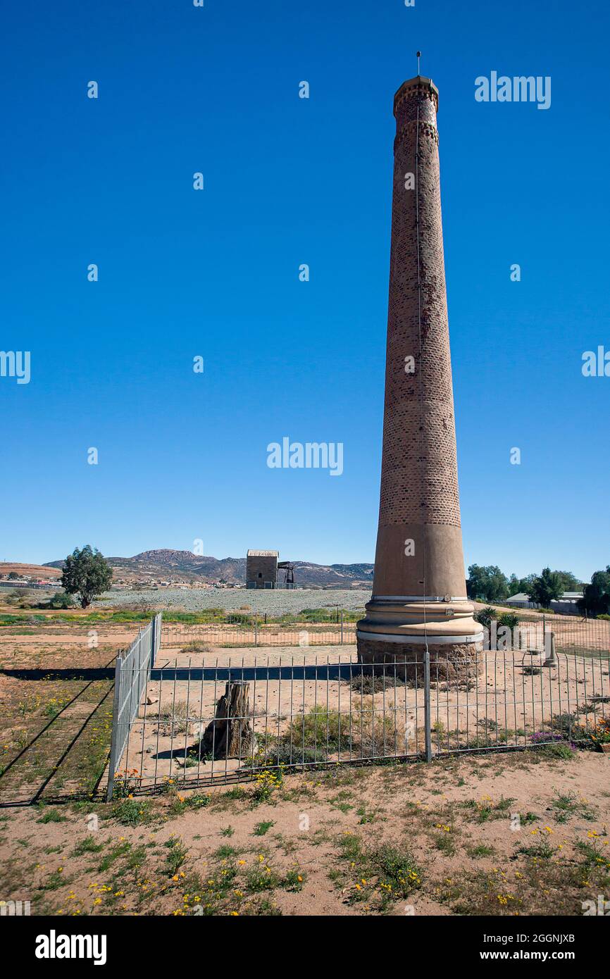 Histórico smokestack de mina de cobre construido en 1880, Okiep, Namaqualand Sudáfrica Foto de stock