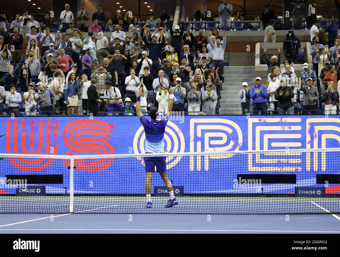 Flushing Meadow, Estados Unidos. 02nd de Sep de 2021. Novak Djokovic de  Serbia celebra después de derrotar a Talon Griekspoor de Holanda en sets  rectos en la segunda ronda del Campeonato Abierto