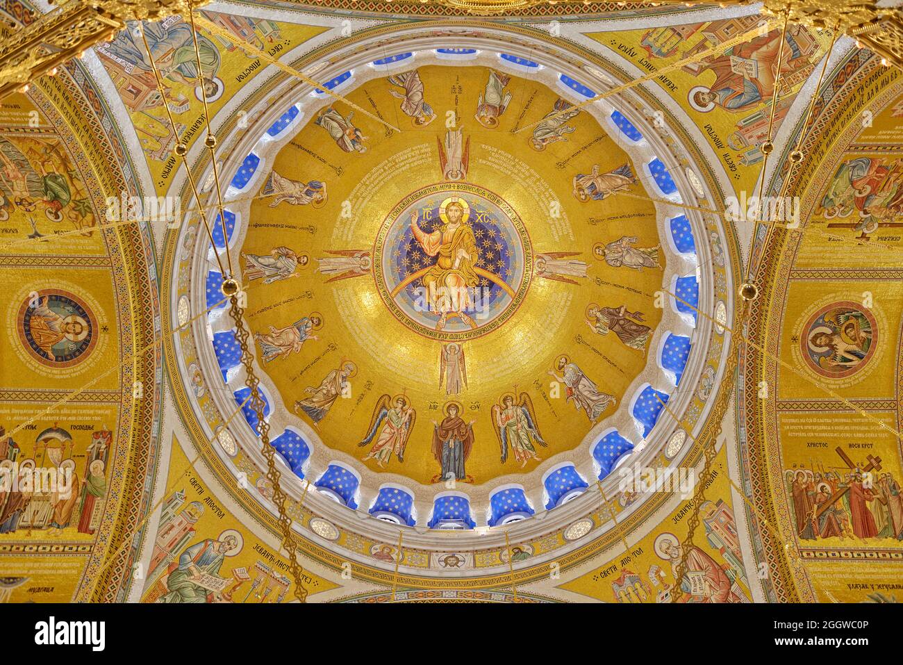 Techo de cúpula de la Iglesia de San Sava que representa la Ascensión de Jesucristo. Belgrado, Serbia Foto de stock