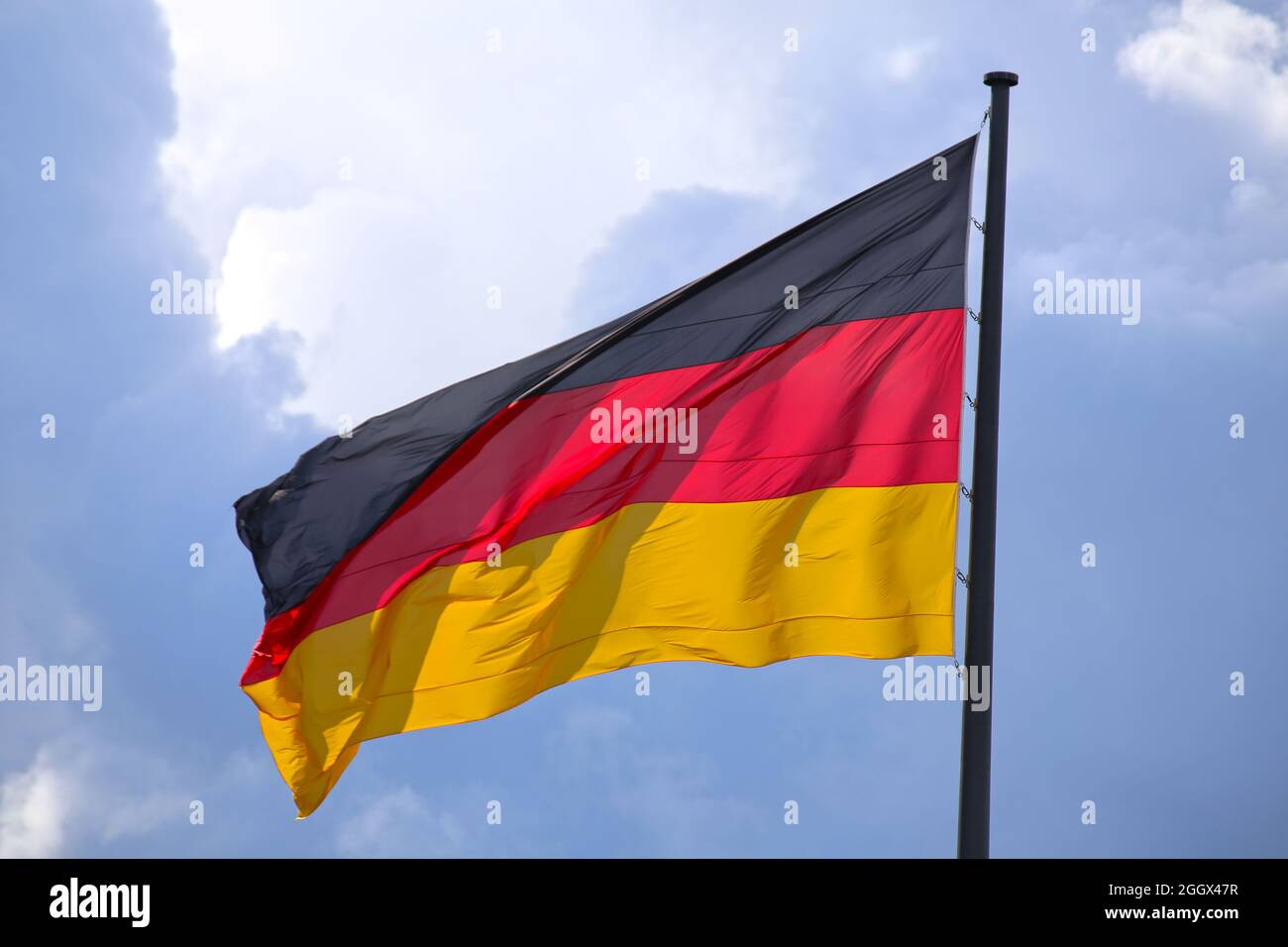 Deutsche Nationalfahne, fotografiert am Reichstagsgebäude en Berlín Foto de stock