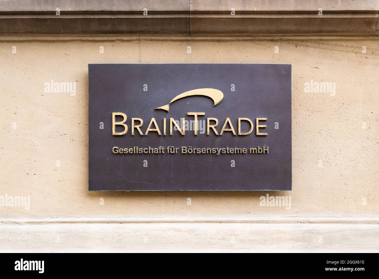 Signo y logotipo de BrainTrade en el exterior del edificio de la bolsa de Frankfurt, Frankfurt am Main, Alemania Foto de stock