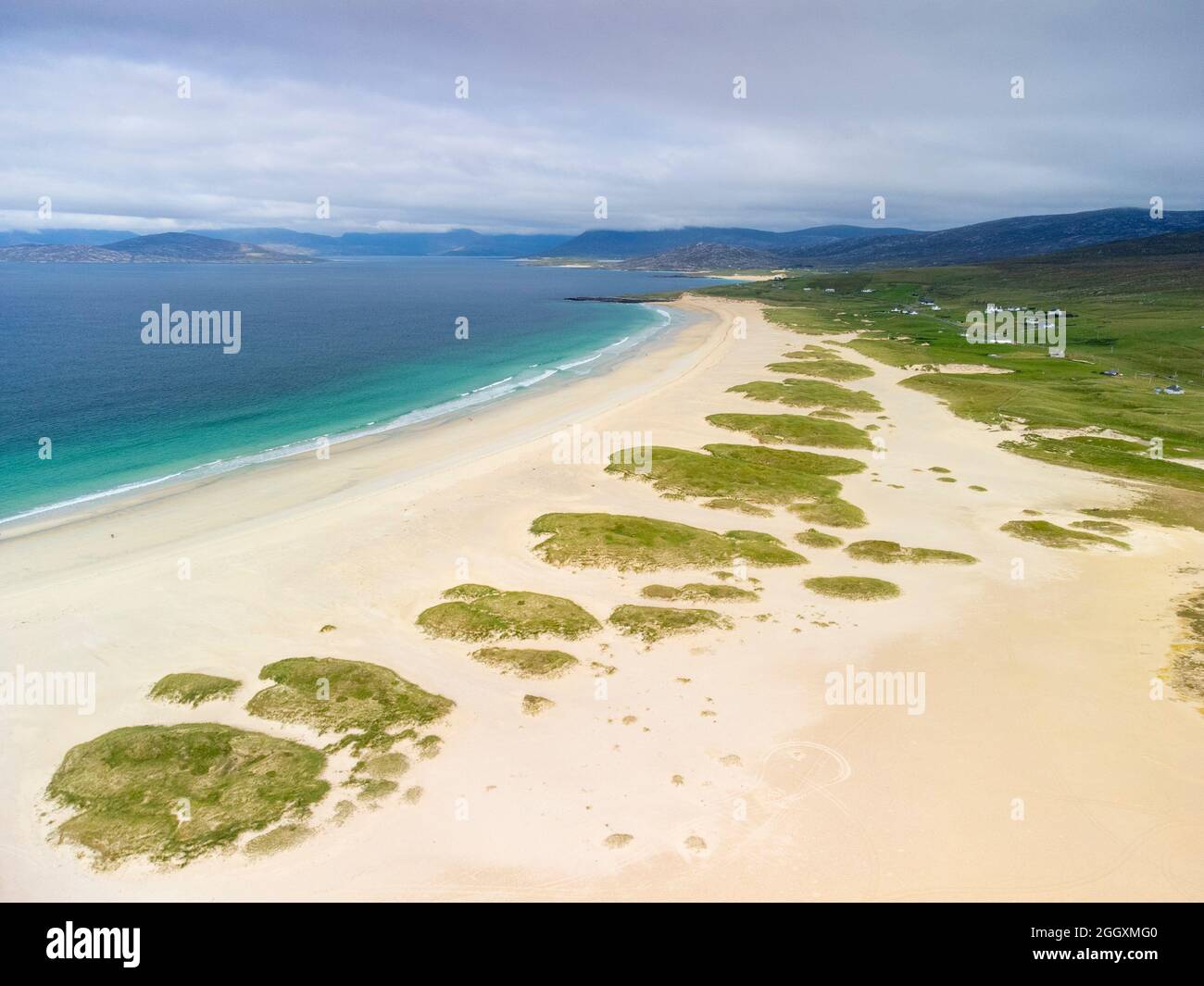 Vista aérea desde el drone de la playa de Scarista en la isla de Harris, Hébridas Exteriores, Escocia, Reino Unido Foto de stock