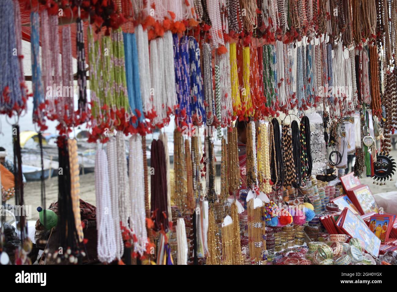 Tienda india local que vende accesorios Foto de stock