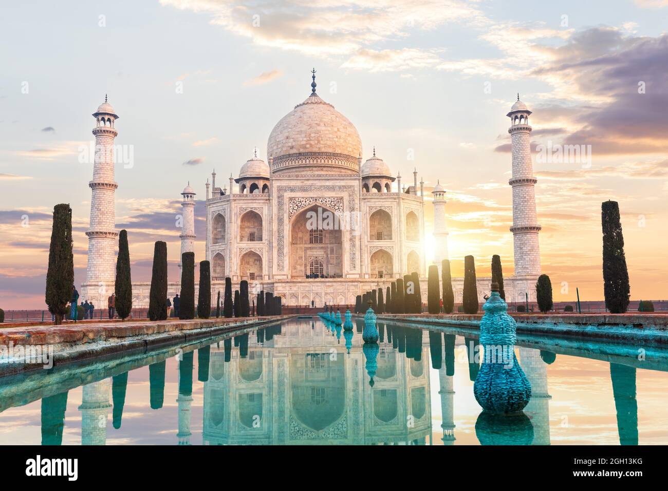 Taj Mahal al atardecer, el principal lugar de visita de la India, Agra. Foto de stock