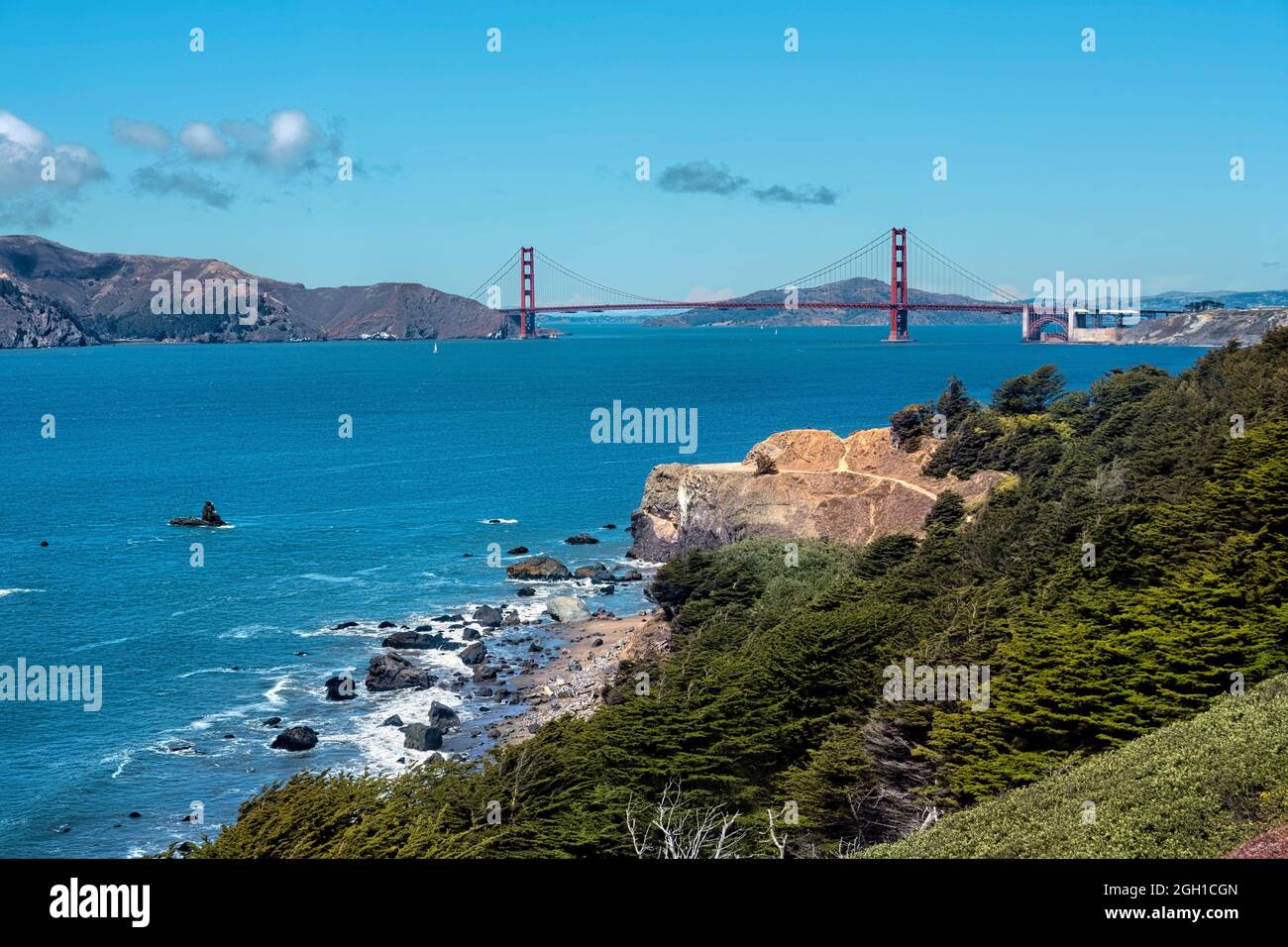 Vista del puente Golden Gate desde Lands End, San Francisco, California, U. S. A. Foto de stock