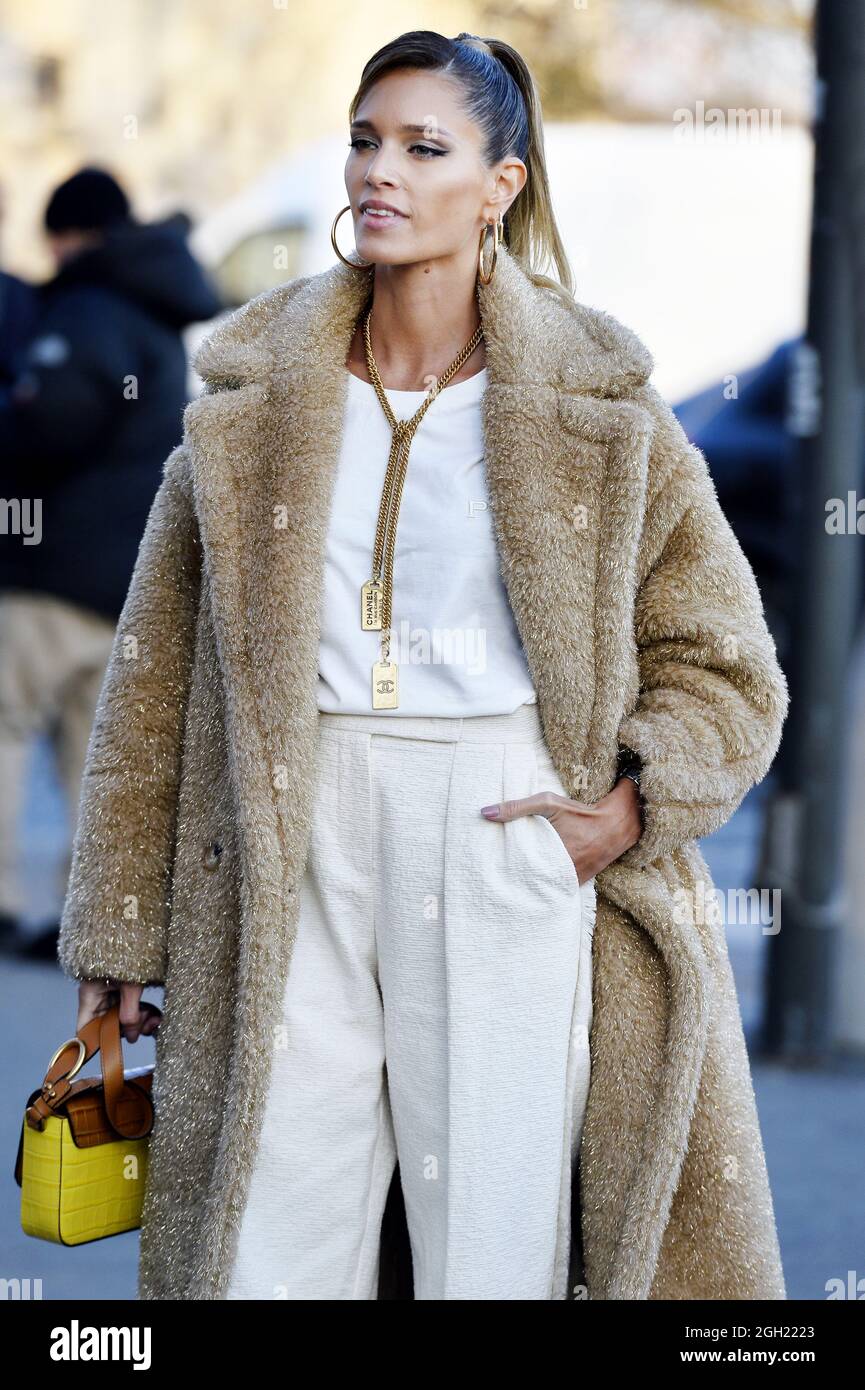 Maria Helena Bordon Meireles - StreetStyle en Paris Fashion Week - París -  Francia Fotografía de stock - Alamy