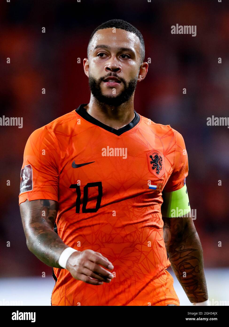 EINDHOVEN, PAÍSES BAJOS - 4 DE SEPTIEMBRE: Memphis Depay de los Países  Bajos durante el partido de clasificación de la Copa Mundial de la FIFA  2022 entre Holanda y Montenegro en el