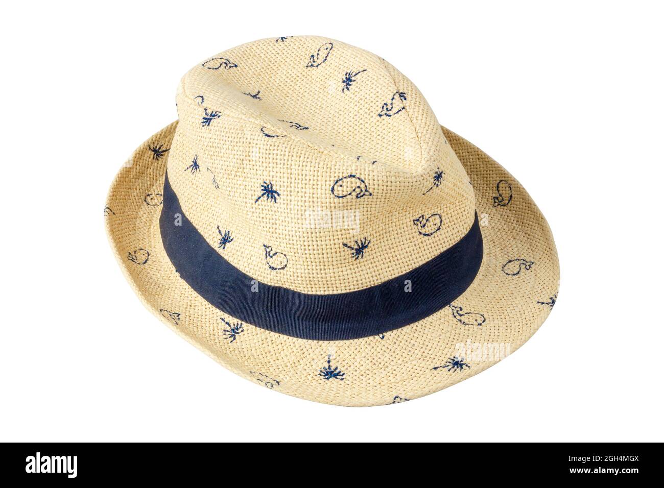 Sombrero de paja para niños sobre fondo blanco. Gorro de playa. Aislamiento  de sombrero sobre blanco Fotografía de stock - Alamy