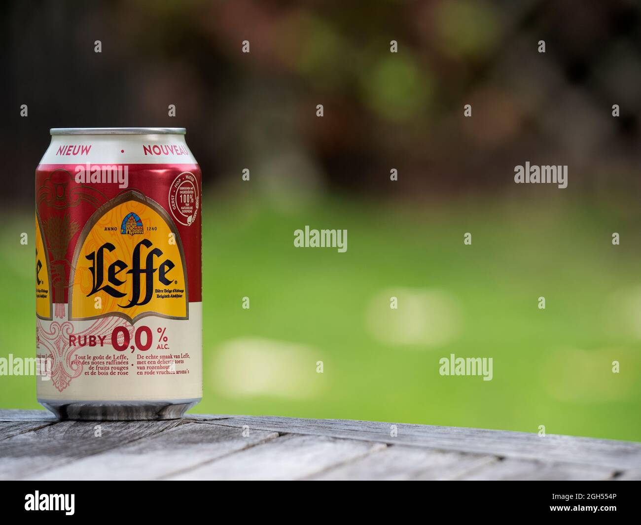 Lovaina, Bélgica, 04 de septiembre de 2021, una lata de la nueva cerveza de Leffe llamada Ruby sin alcohol, elaborada por Anheuser-Bush InBev Leuven Foto de stock