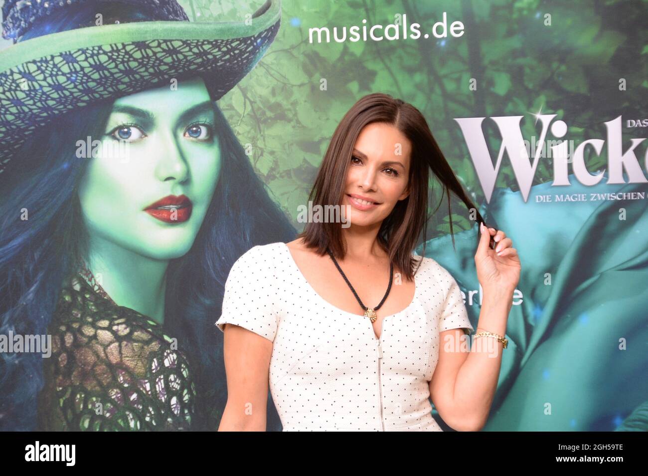 Hamburg der 05.09.2021 - Dany Michalski zu Gast bei der Deutschlandpremiere des Musical 'Wicked Magie zwischen gut und böse' en Hamburgo. Das Musical w Foto de stock