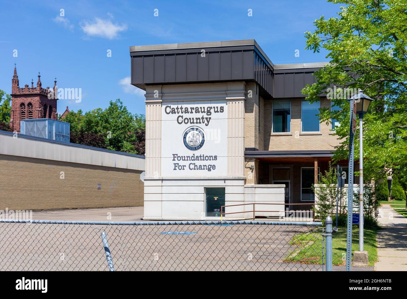 OLEAN, NY, USA-14 AGOSTO 2021: Las Fundaciones para el Cambio del Condado de Cattaraugus, en el Edificio Mohawk. Foto de stock