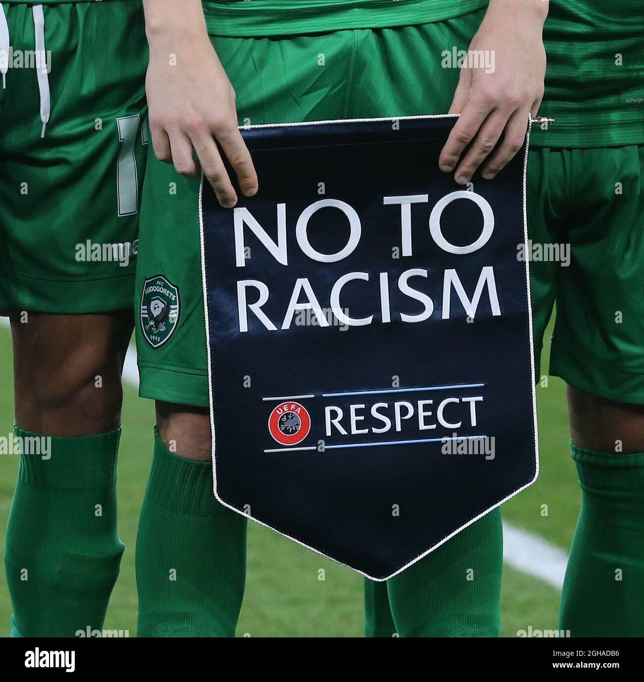 Un no al racismo pennant durante el grupo de la Liga de Campeones un partido en el Emirates Stadium, Londres. Fecha de la foto 19th de octubre de 2016 Pic David Klein/Sportimage via PA Images Foto de stock