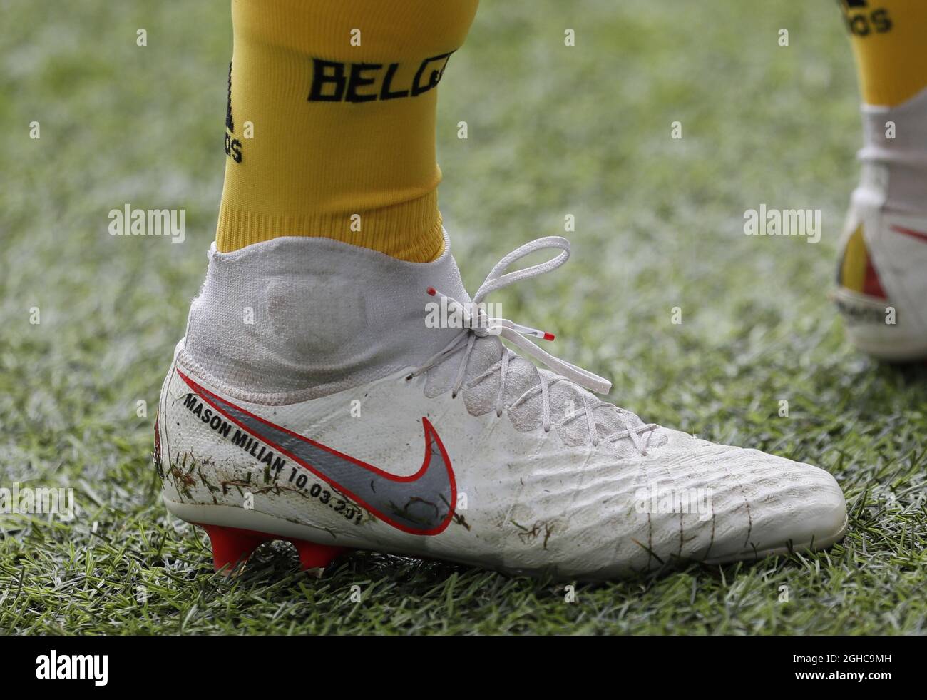 Las botas de Kevin De Bruyne, de Bélgica, con nombre de sus hijos en ellos durante el partido del Grupo de la Copa Mundial la 2018 en el